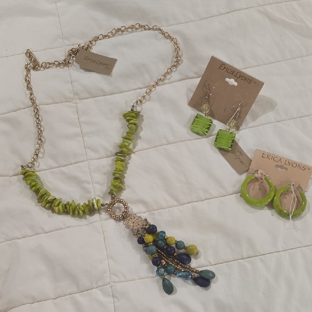 Erica Lyons Lime and Navy Necklace Set
